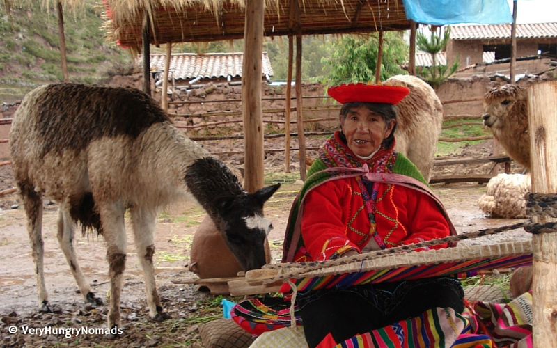 Peruvian woman weaving - People we meet travelling