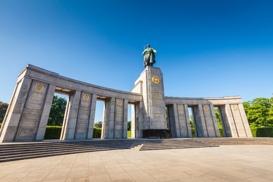 2 days in Berlin Itinerary Soviet Memorial