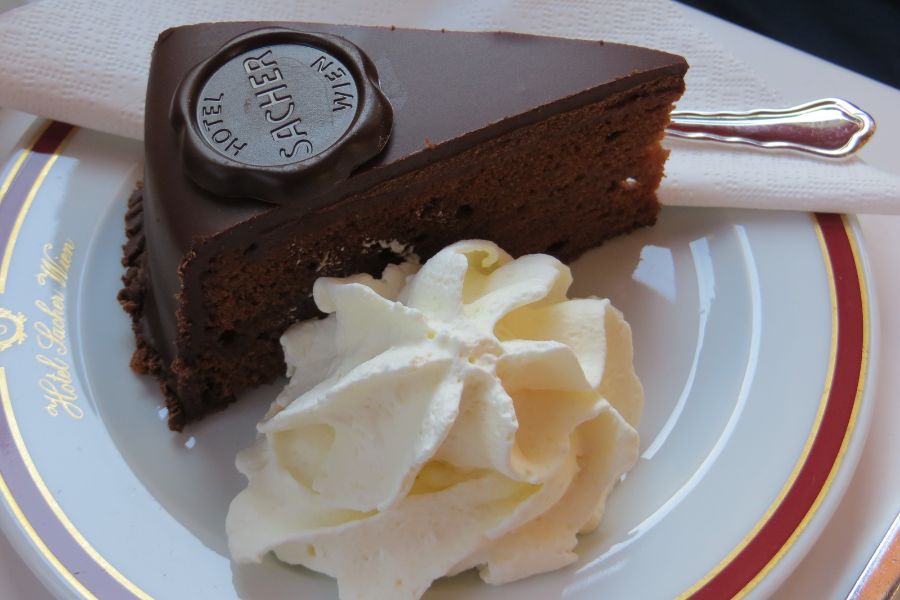 2 days in Vienna itinerary Sacher Torte