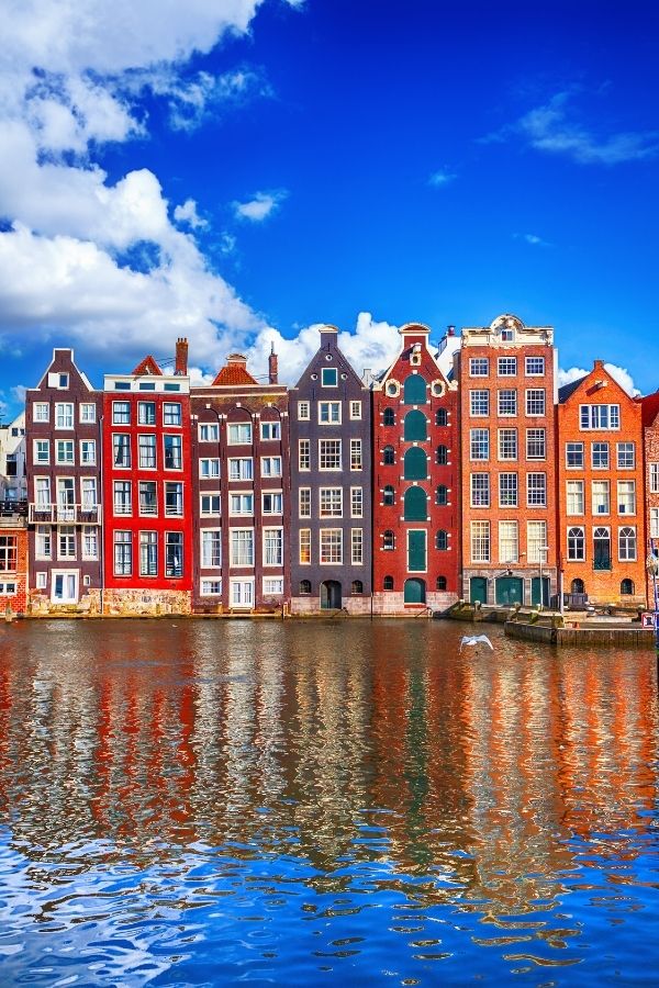 3 day in amsterdam itinerary coloured buildings