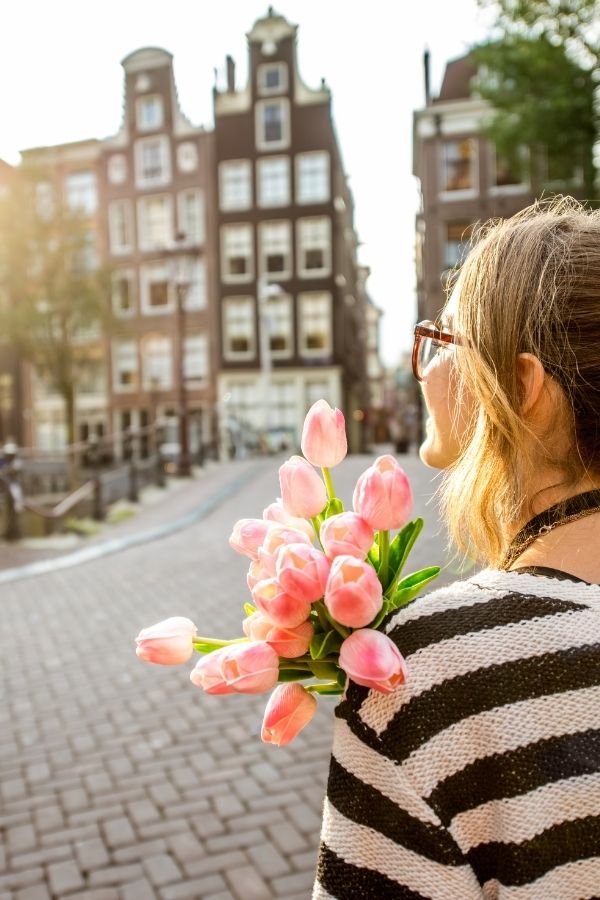 3 day in amsterdam itinerary girl tulips