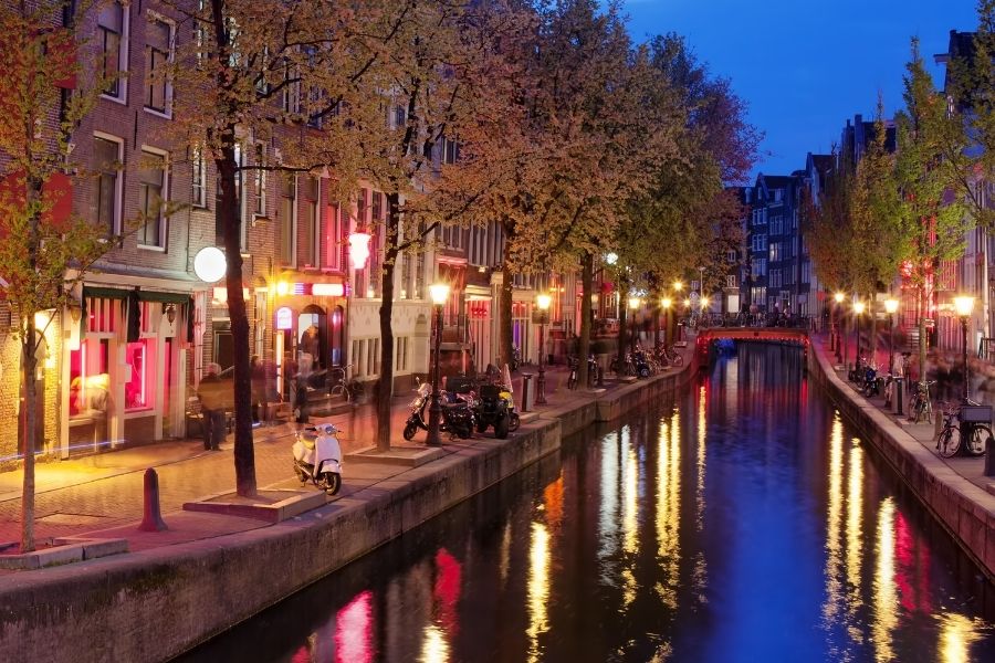 3 day itinerary for Amsterdam red light district