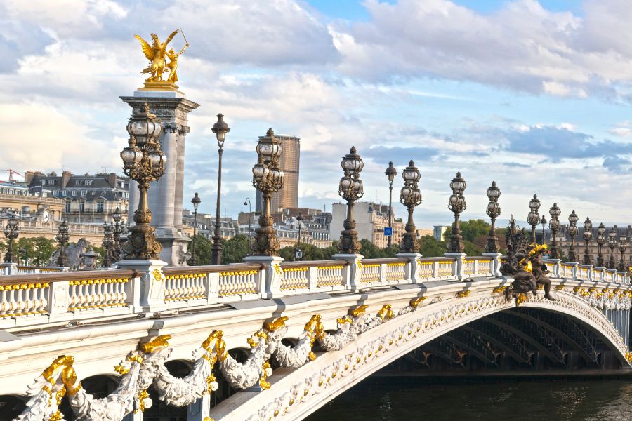 4 Days in Paris Itinerary Bridge