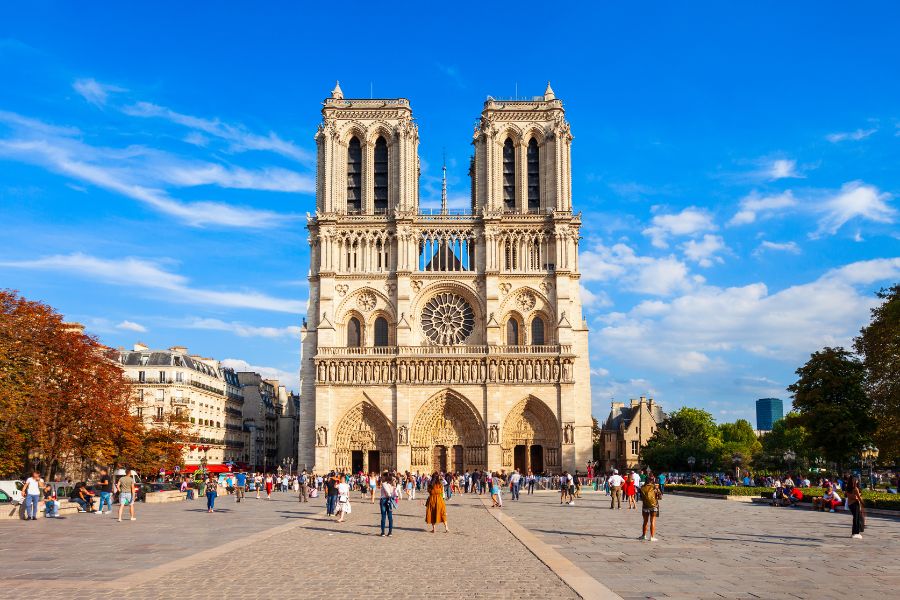 4 Days in Paris Itinerary Notre Dame 4 days itinerary in Paris