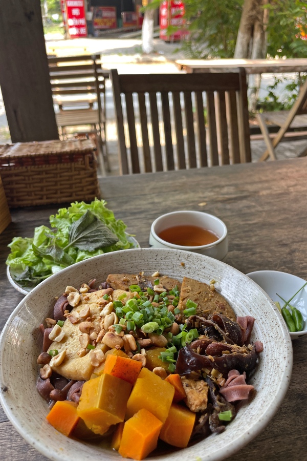 Best vegan restaurant Danang - Mi Quang