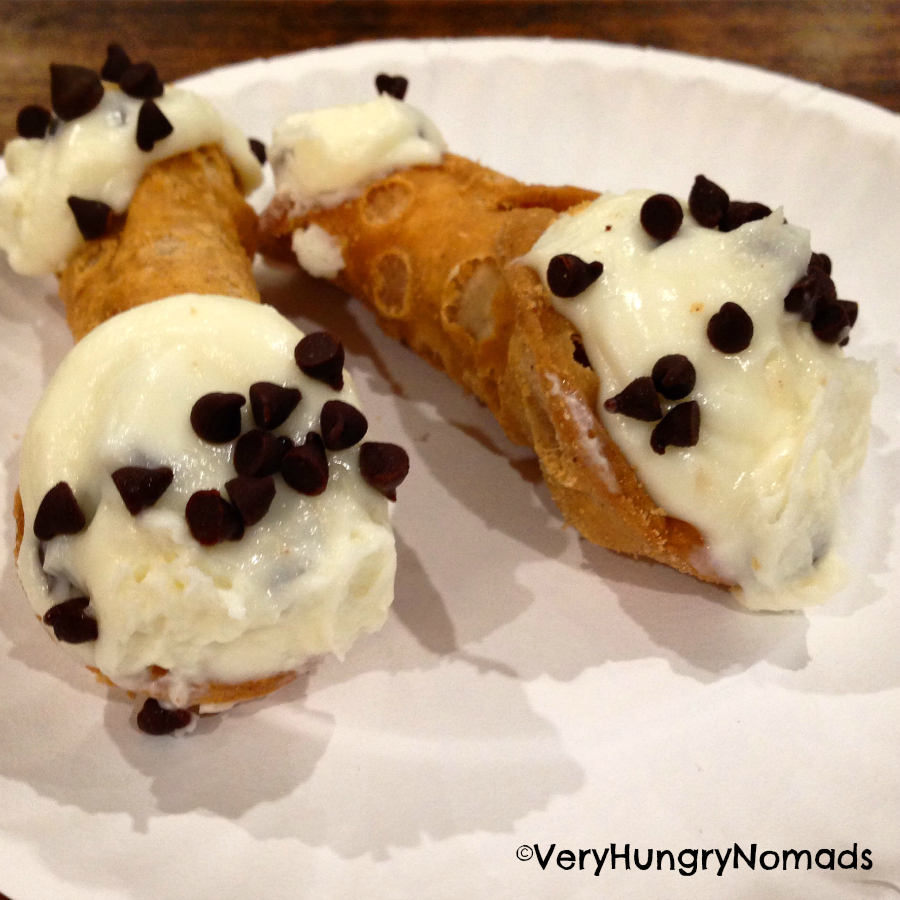 Food Tour in New York cannoli