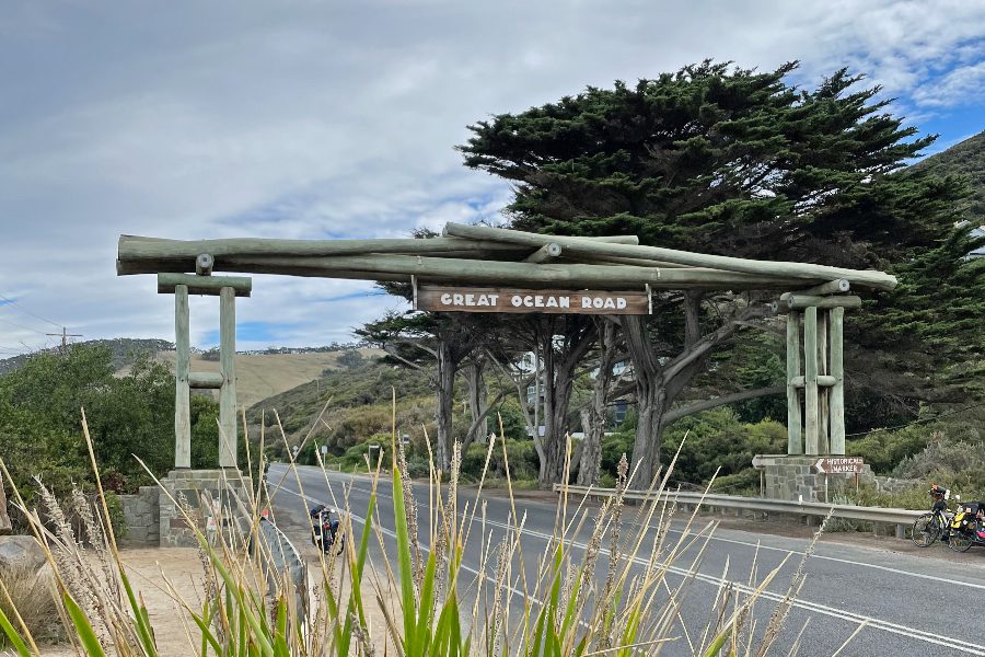 Must see places on the great ocean road memorial arch