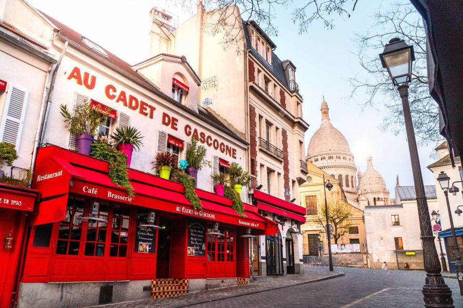 How Many Days In Paris do you need - Montmartre restaurant