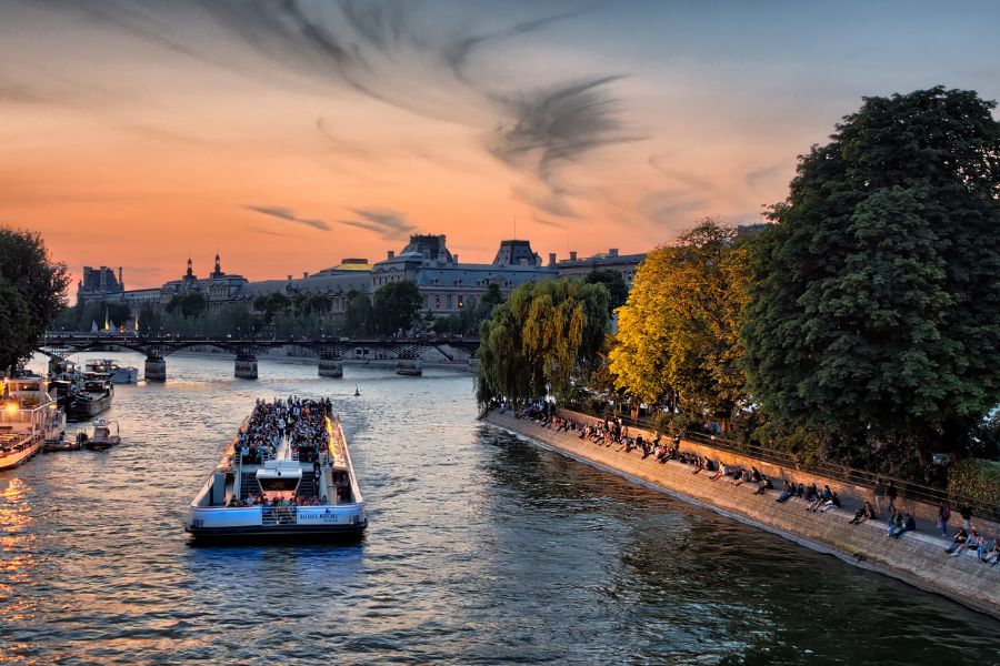 How Many Days In Paris do you need - Seine River Cruise