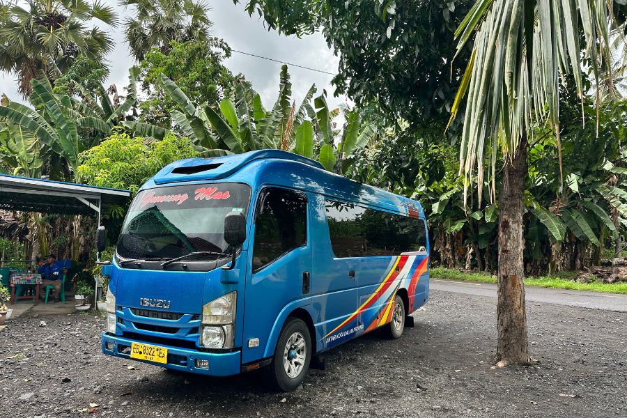 Island Flores in Indonesia Itinerary for Flores bus
