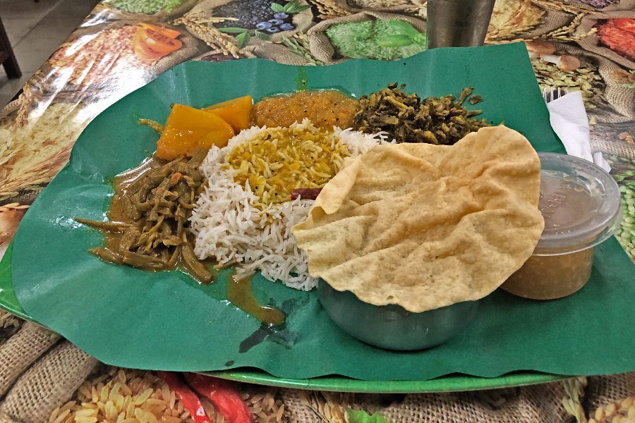 21 Things to know about MauritiusLocal food in Mauritius - Banana thali
