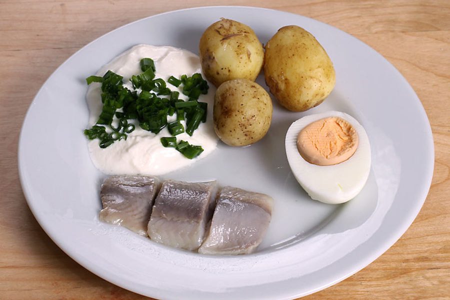 What to eat in Norway - 12 amazing dishes to try - pickled herring
