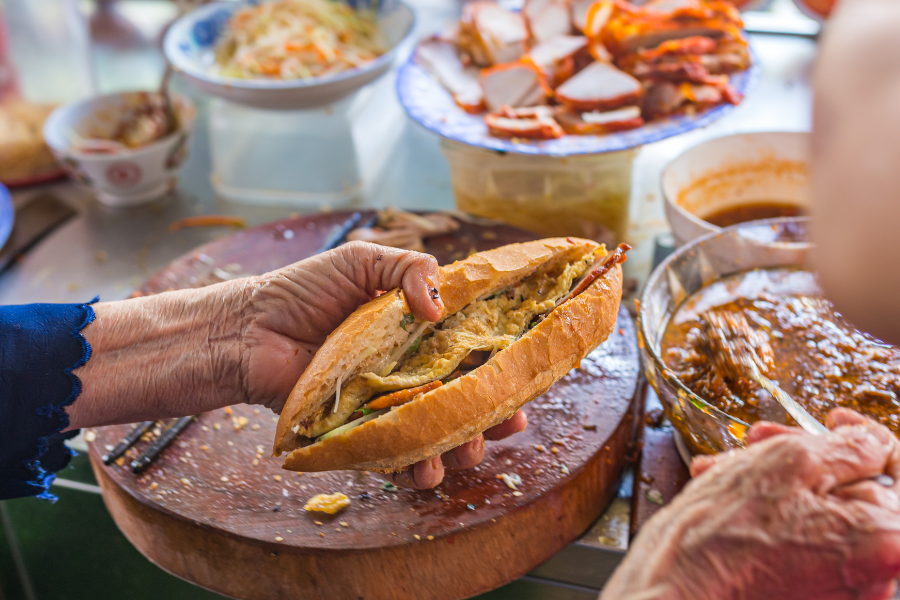 Popular Dishes in Vietnam Banh mi vendor sandwich