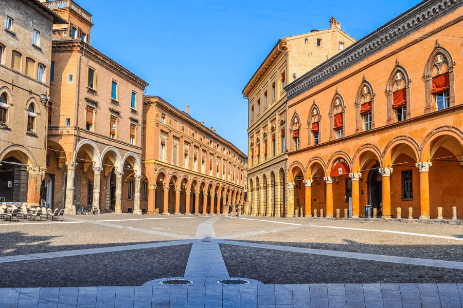 Things to Do in Bologna Italy porticoes