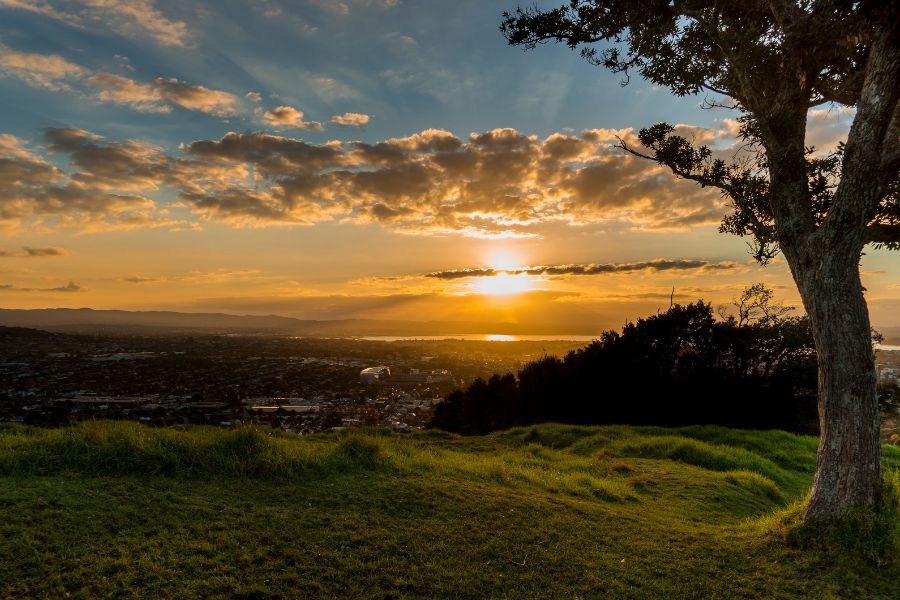 Top things to do in auckland new zealand sunset at mount eden