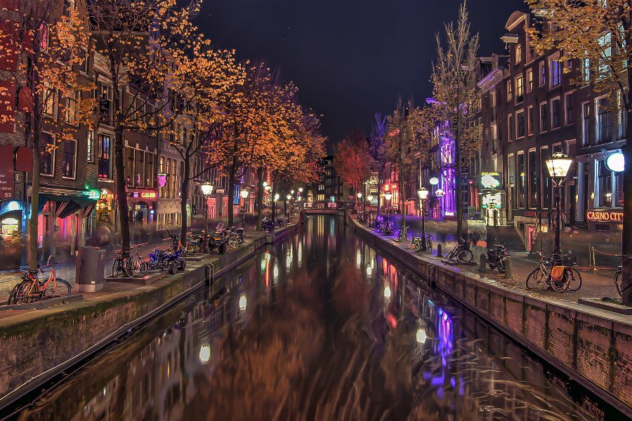 Where is red light district in amsterdam canal