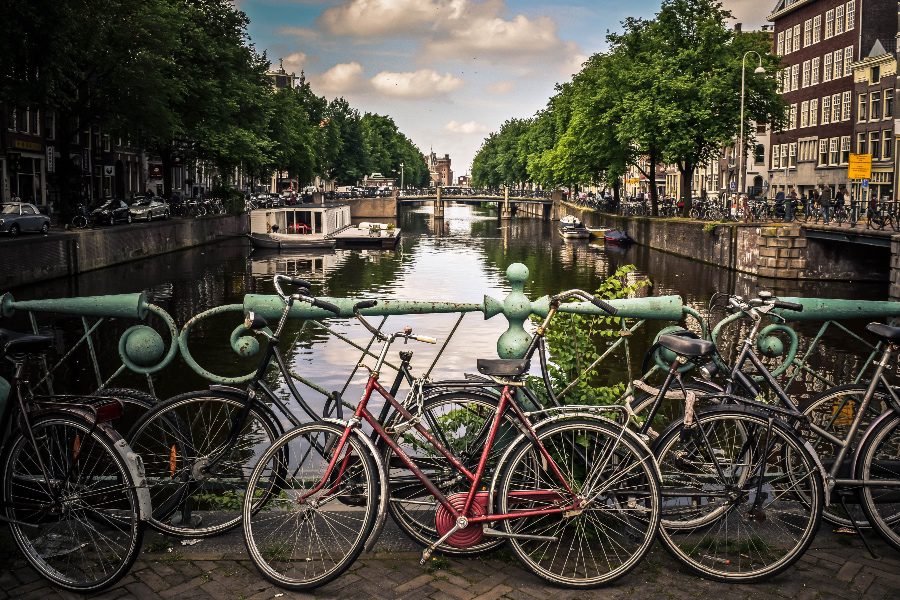 red light district amsterdam bicycles