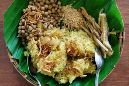 Si Hta Min or yellow sticky rice in Myanmar