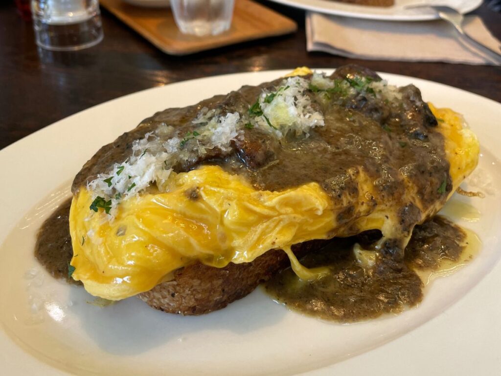 Groon Brunch Cafe Chiang Mai grilled truffle mushrooms scrambled eggs sourdough